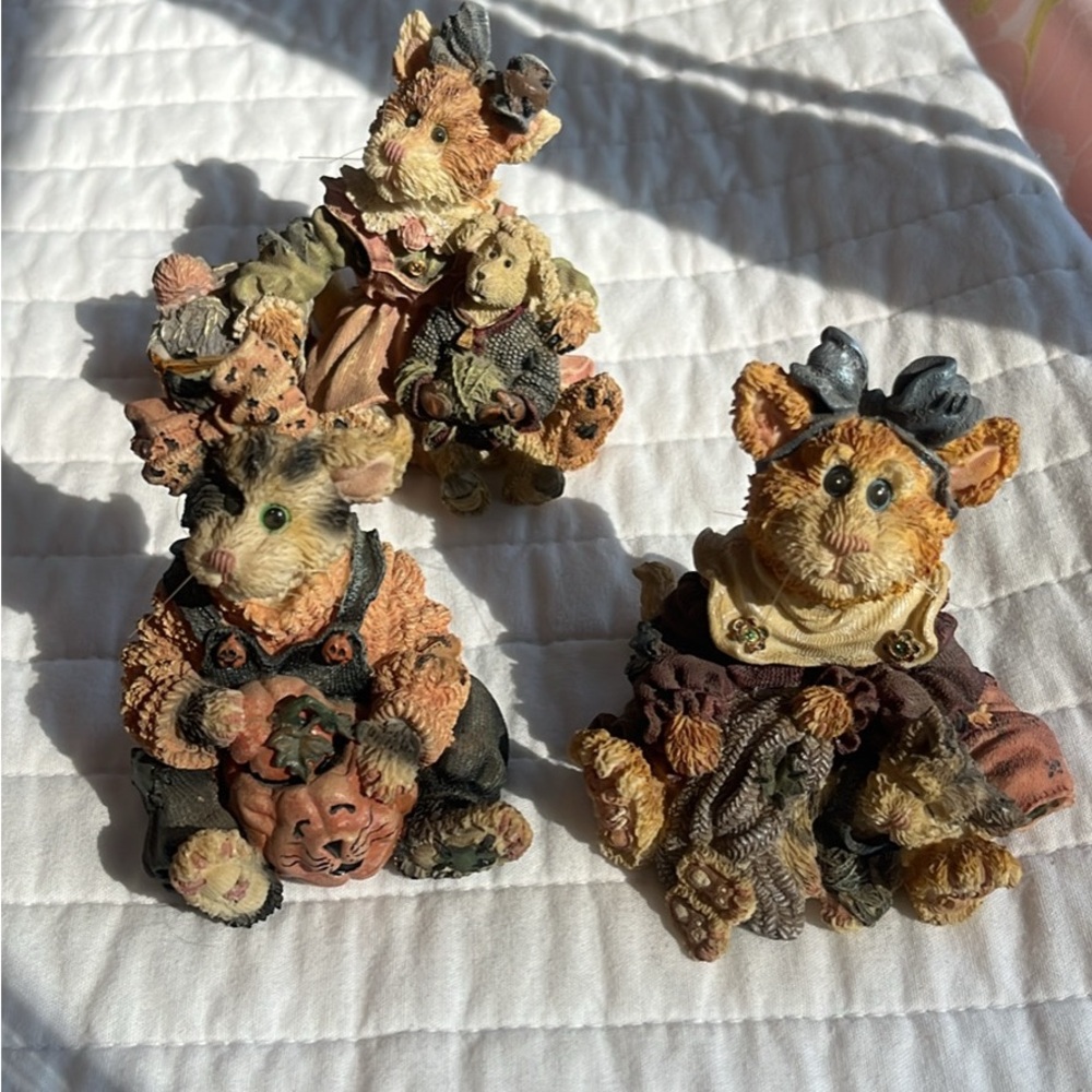 Charming Pet Figurines Set - Brown and Tan